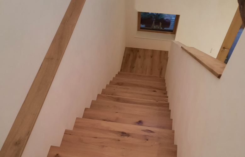 Neugestaltung Treppenaufgang individuell auf Maß gefertigt.